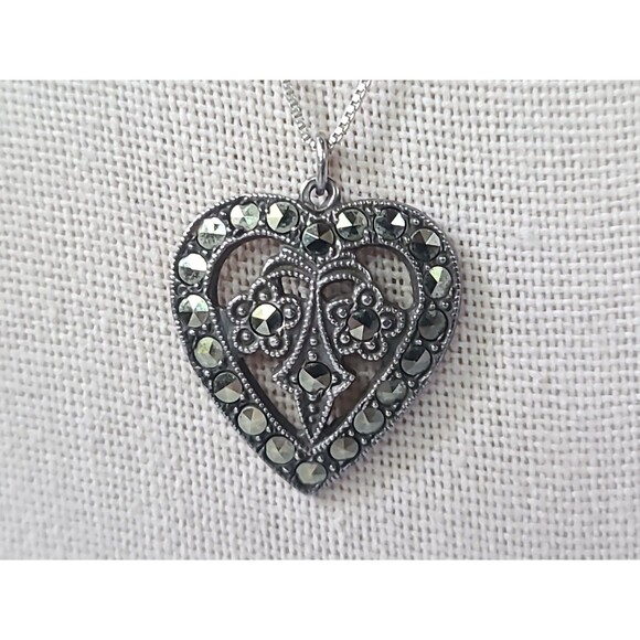 Italian 925 Sterling Silver Marcasite Heart Shaped Pendant Necklace Vintage - Picture 3 of 10